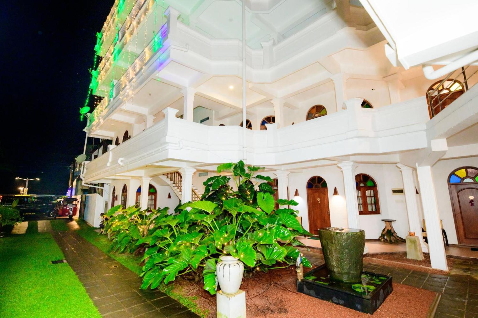 Royal Beach Hotel & Restaurant Hikkaduwa Eksteriør billede