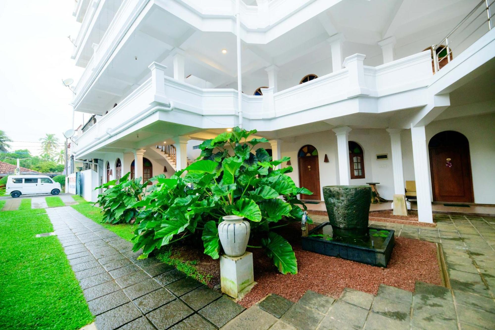 Royal Beach Hotel & Restaurant Hikkaduwa Eksteriør billede