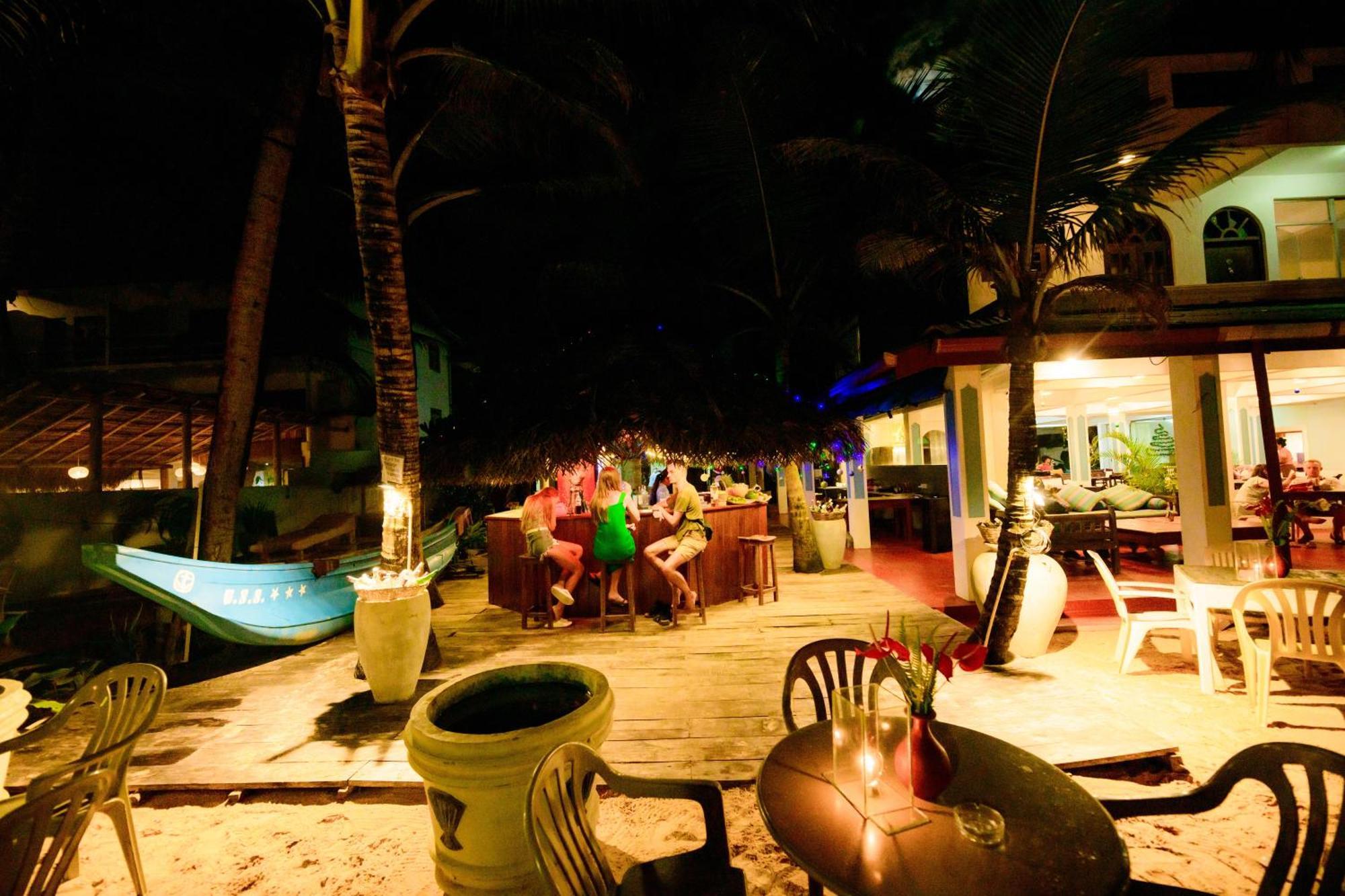 Royal Beach Hotel & Restaurant Hikkaduwa Eksteriør billede