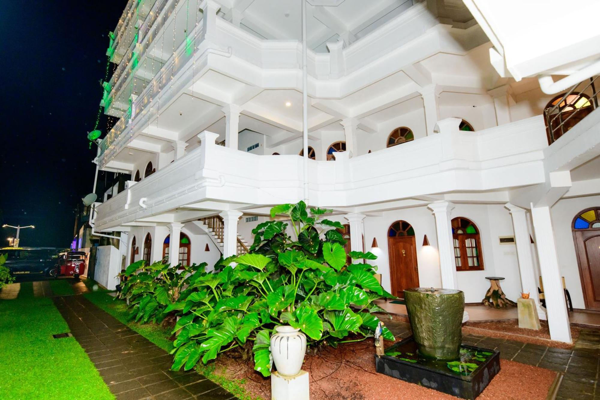 Royal Beach Hotel & Restaurant Hikkaduwa Eksteriør billede