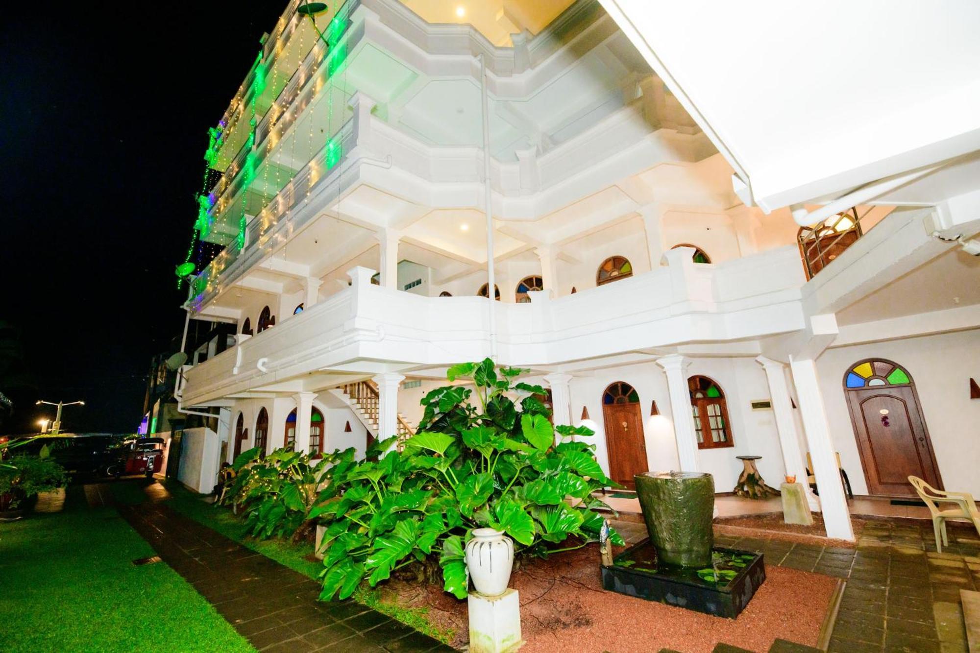 Royal Beach Hotel & Restaurant Hikkaduwa Eksteriør billede