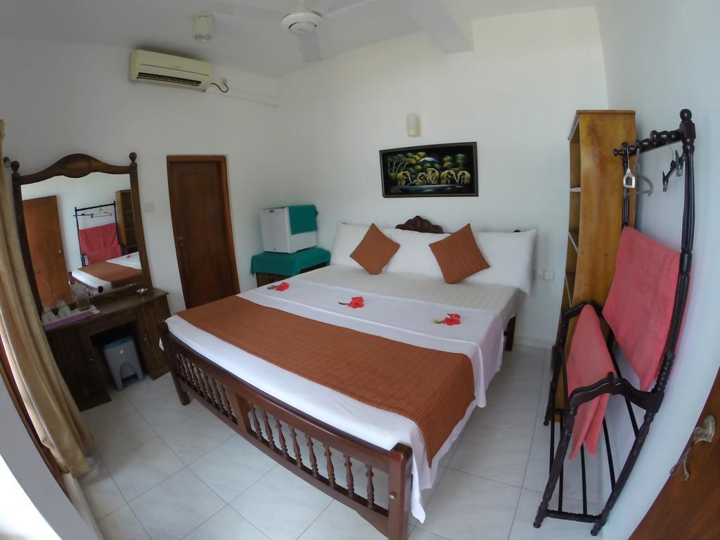 Royal Beach Hotel & Restaurant Hikkaduwa Eksteriør billede